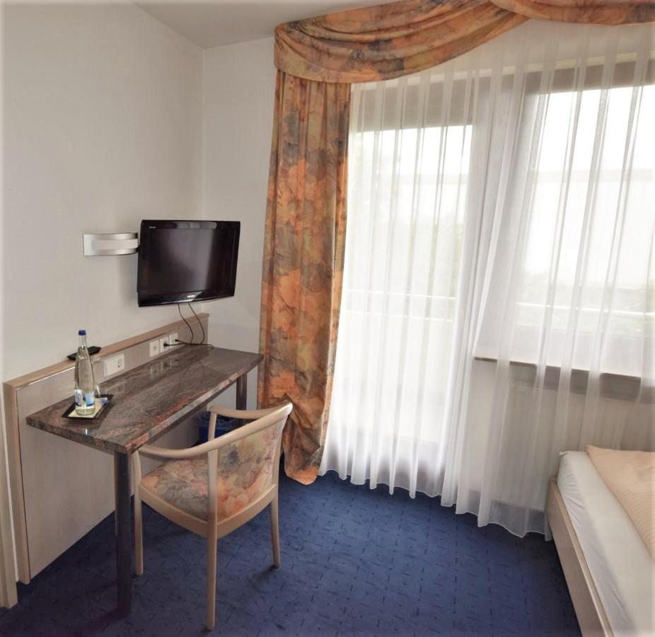 Hotel Alena - Kontaktlos Check-In Filderstadt Dış mekan fotoğraf