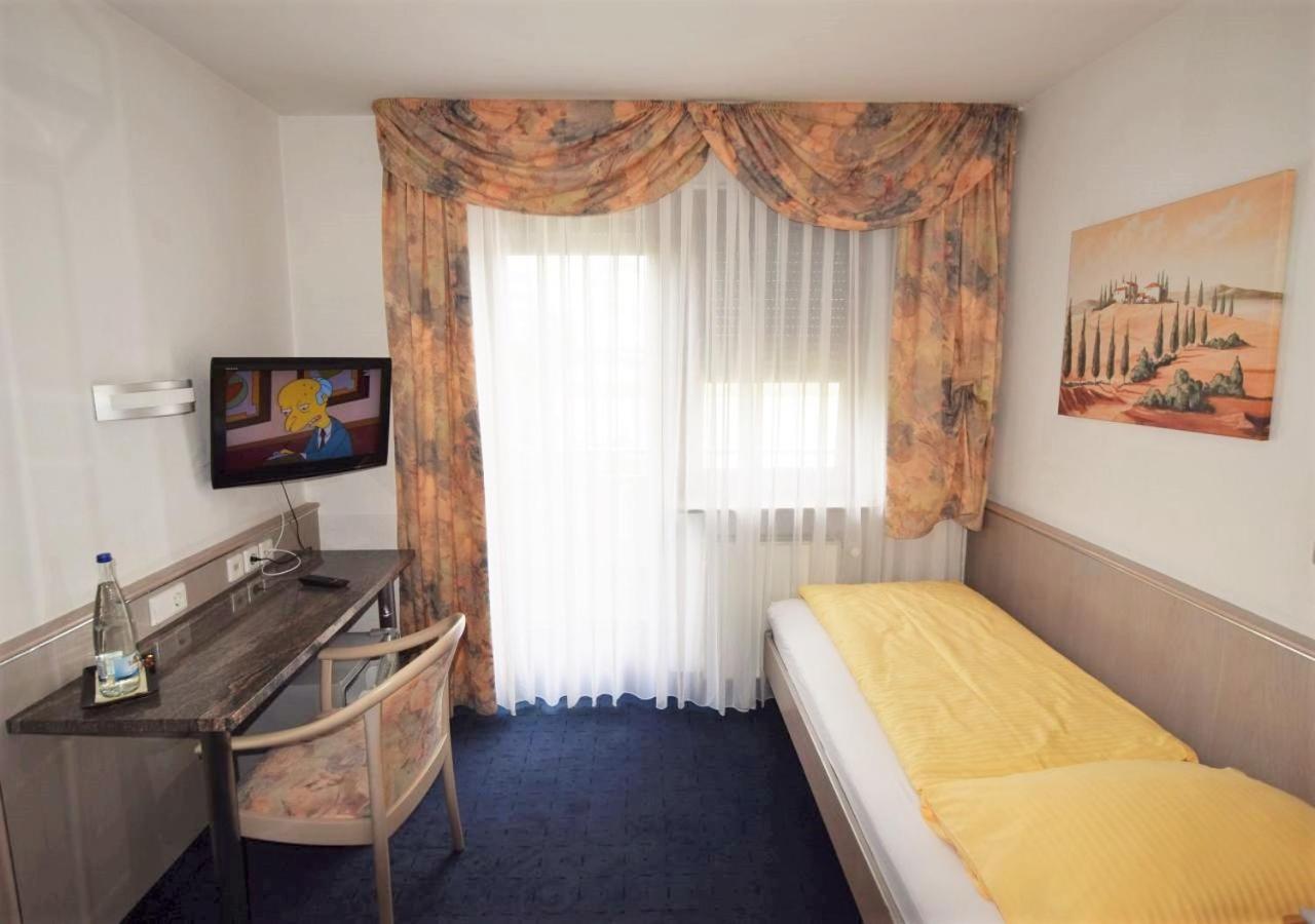 Hotel Alena - Kontaktlos Check-In Filderstadt Dış mekan fotoğraf